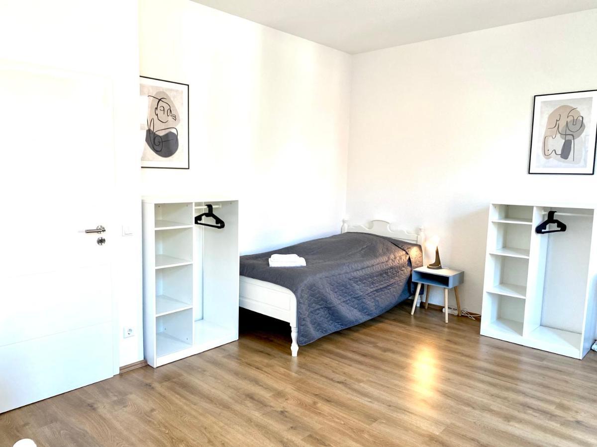 2 Rooms, Free Parking, 25 Min To Duesseldorf, 150 Mbps Wlan Duisburg Exterior photo