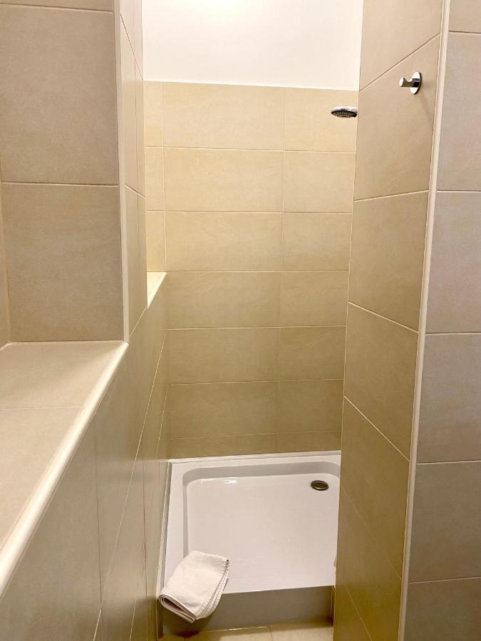 2 Rooms, Free Parking, 25 Min To Duesseldorf, 150 Mbps Wlan Duisburg Exterior photo