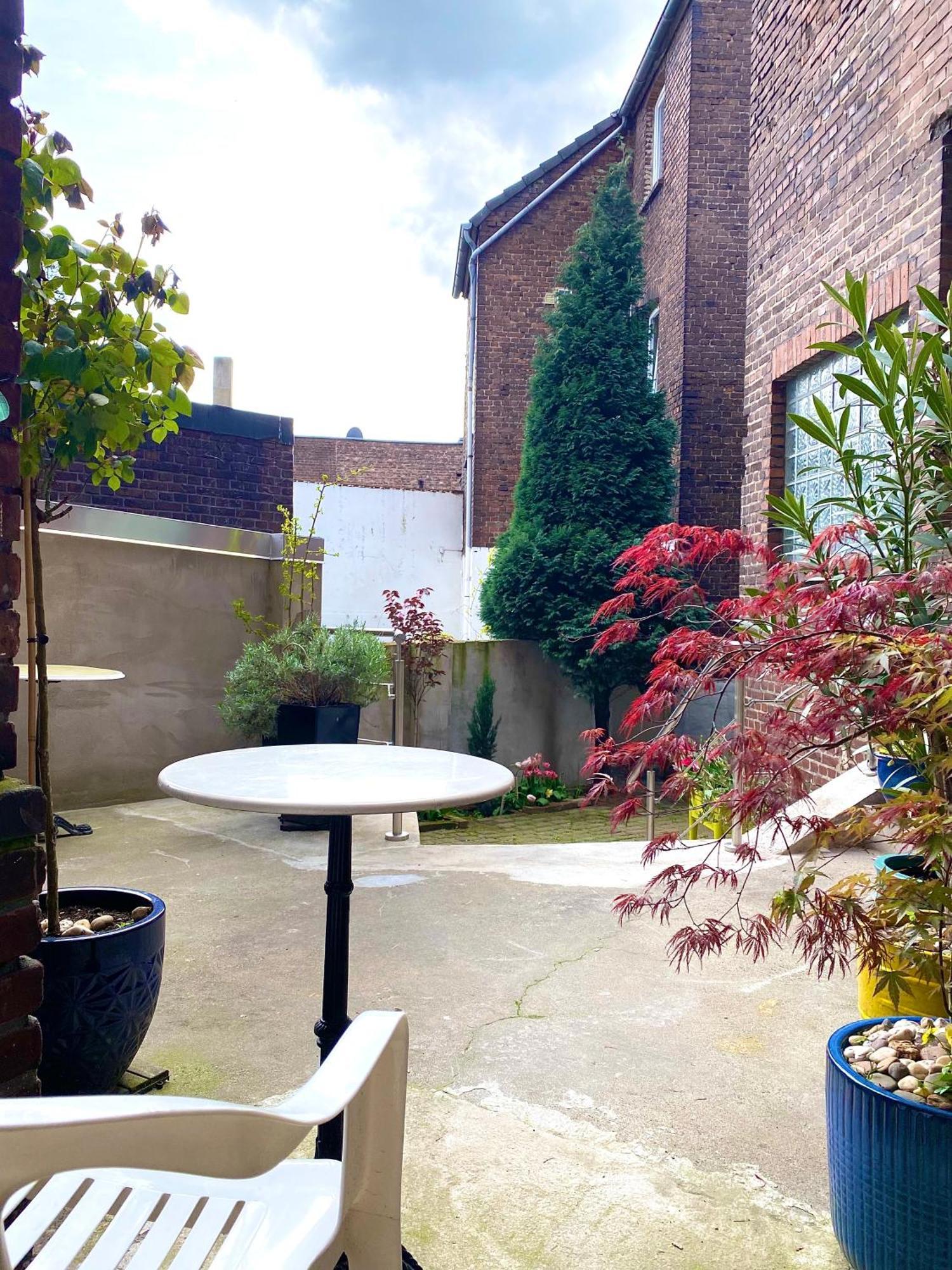 2 Rooms, Free Parking, 25 Min To Duesseldorf, 150 Mbps Wlan Duisburg Exterior photo