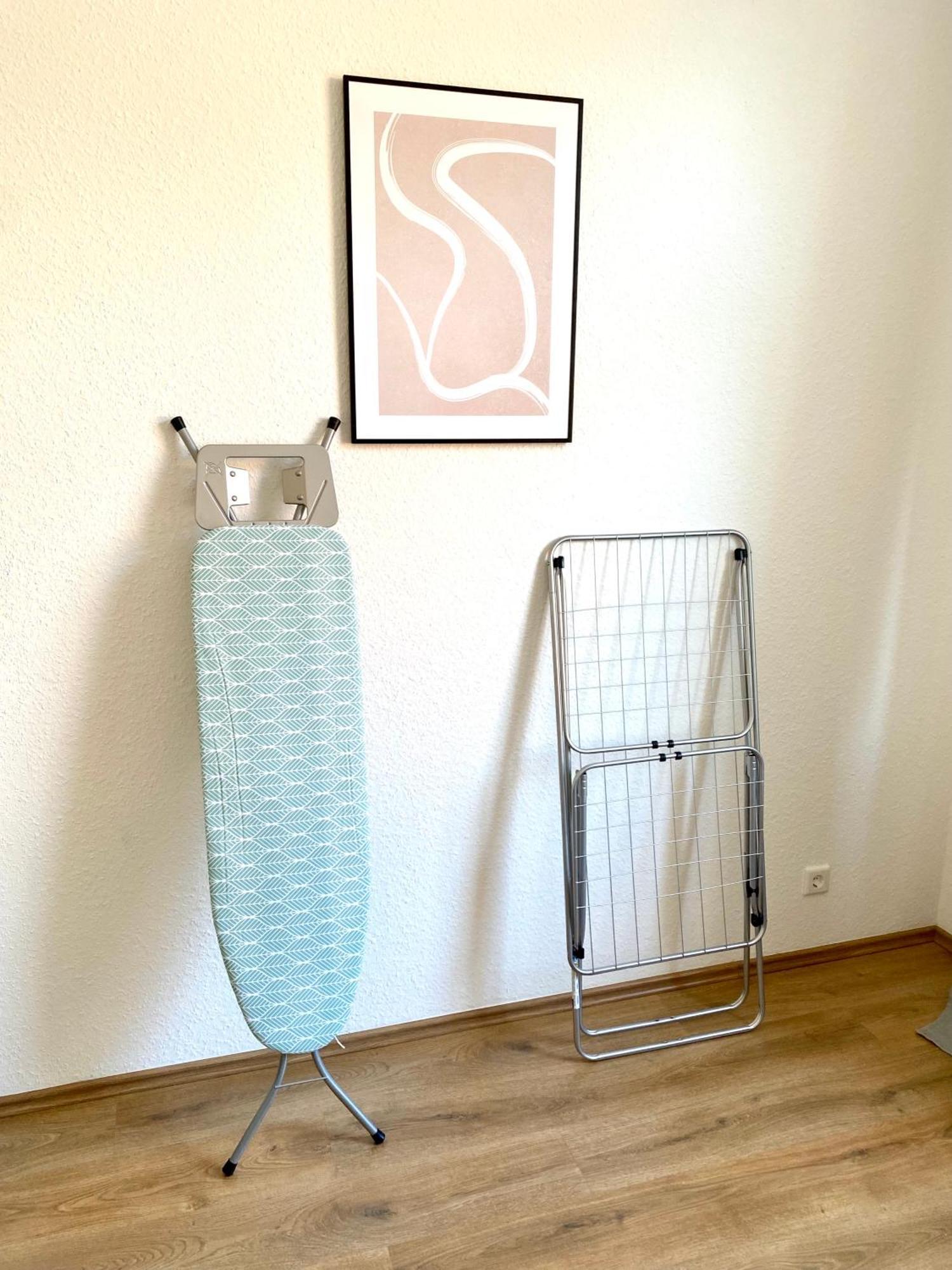 2 Rooms, Free Parking, 25 Min To Duesseldorf, 150 Mbps Wlan Duisburg Exterior photo