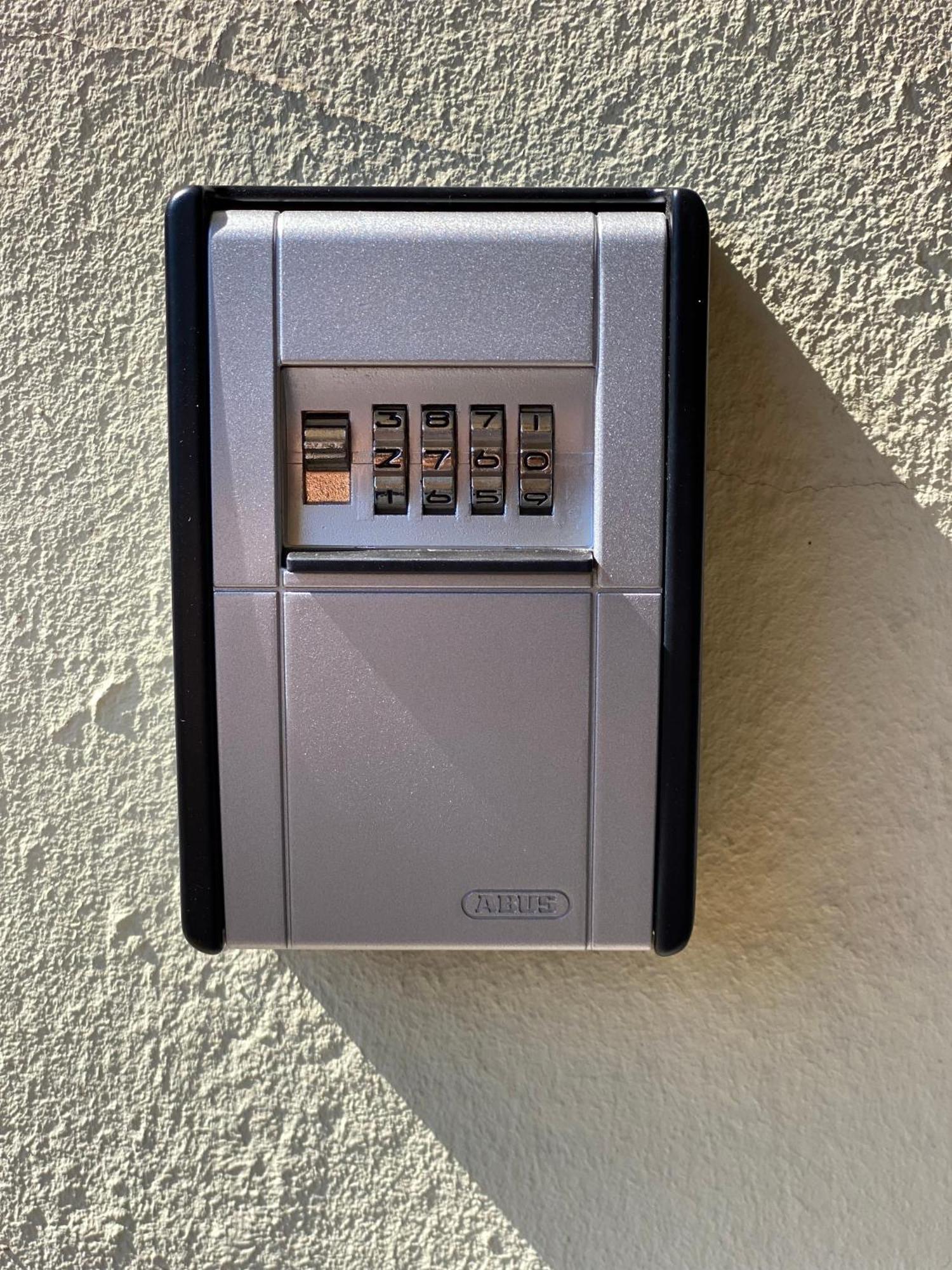 2 Rooms, Free Parking, 25 Min To Duesseldorf, 150 Mbps Wlan Duisburg Exterior photo