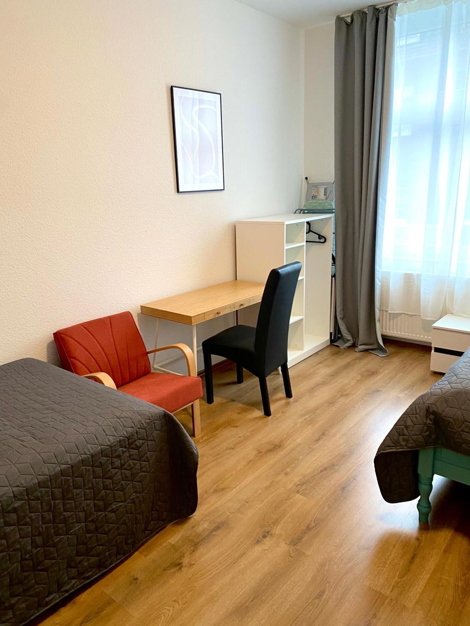 2 Rooms, Free Parking, 25 Min To Duesseldorf, 150 Mbps Wlan Duisburg Exterior photo